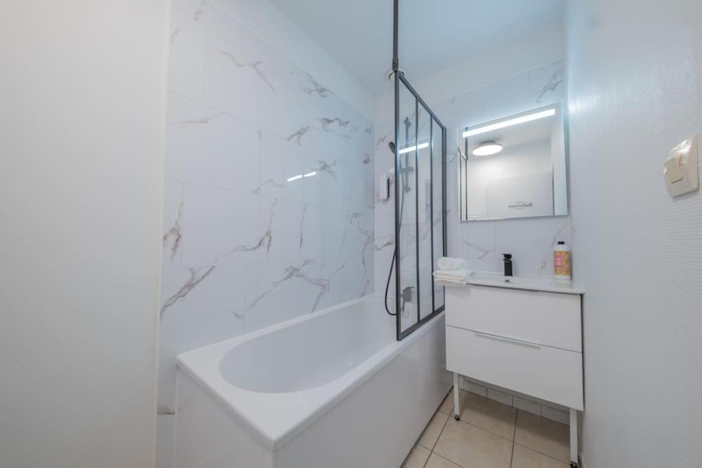 L'Ange Au Sourire Apartment Реймс Екстериор снимка