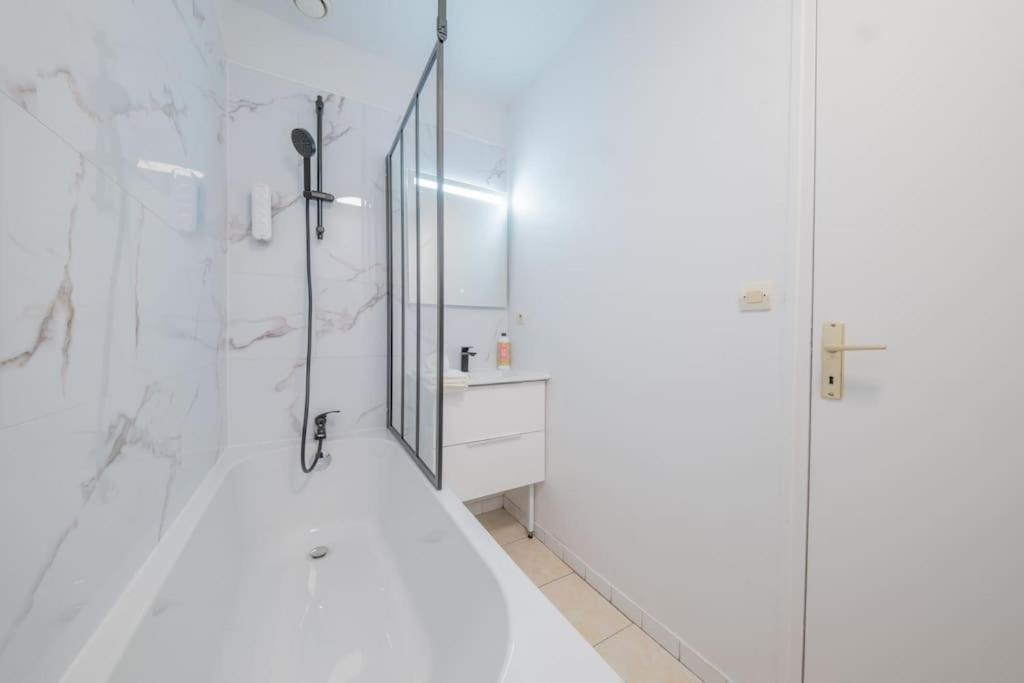 L'Ange Au Sourire Apartment Реймс Екстериор снимка