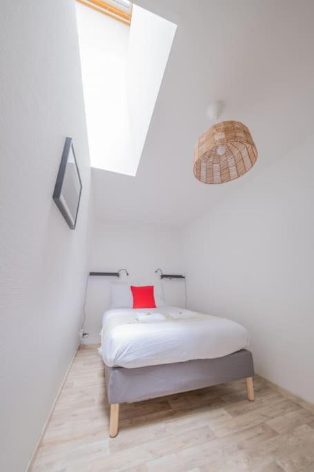 L'Ange Au Sourire Apartment Реймс Екстериор снимка